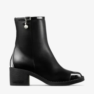 Adry Stiefeletten 60 Stiefel aus schwarzem Lack- und Nappaleder mit Perlenanhänger