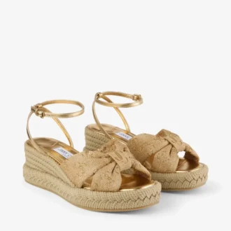 Aella Wedge 60 – Sandalen mit Keilabsatz aus goldfarbener Raffia