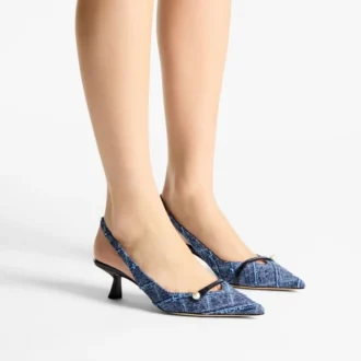 Amita 45 Slingbacks aus marineblauem Denim mit Kreuzmuster und Lackleder