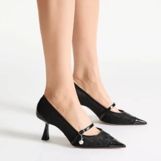 Aren Pumps 65 Schwarze Pumps aus Spazzolato-Leder und Herz-Mesh mit Perlenanhänger