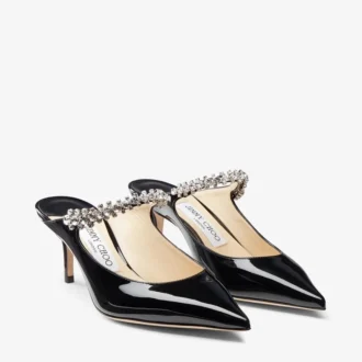 Bing 65 Mules aus schwarzem Lackleder mit Kristallriemen