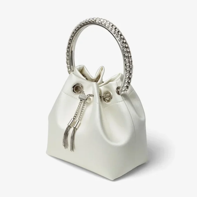 Bon Bon Tasche aus elfenbeinfarbenem Satin mit Kristallgriff