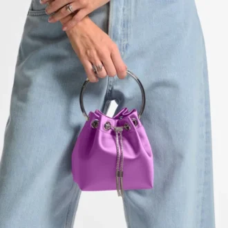 Bon Bon Violet Orchid Satin-Handtasche mit Metallarmband