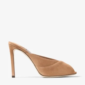 Brigitte Mule 100 – Pantoletten aus toffeefarbenem Wildleder