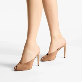 Brigitte Mule 100 – Pantoletten aus toffeefarbenem Wildleder