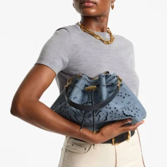 Cinch Medium Denim-Umhängetasche mit Sangallo-Stickerei