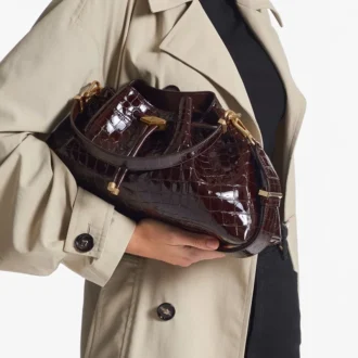 Cinch Medium Sambuco Schultertasche aus Leder mit Krokodilprägung