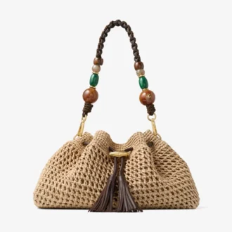 Cinch Medium – Schultertasche aus naturfarbener und schokoladenbrauner Häkelraffia mit geflochtenem Riemen