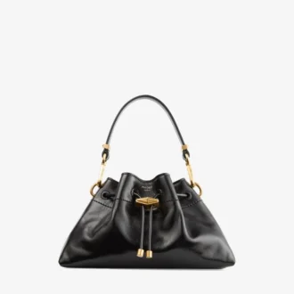 Cinch Small – Kleine schwarze Schultertasche aus weichem, glänzendem Biker-Leder