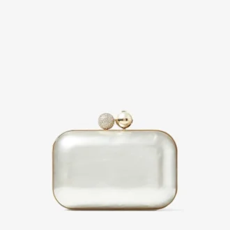 Cloud Clutch aus elfenbeinfarbenem Perlmutt mit Kristallverschluss
