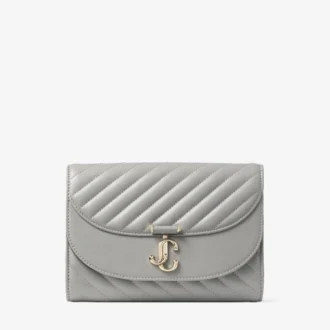 Curve Clutch – Clutch aus gestepptem Biker-Leder in Taubengrau