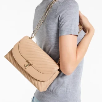 Curve Cross Body Medium Chai – Gesteppte Umhängetasche aus Biker-Leder