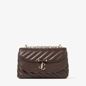 Curve Crossbody Small – Kleine, gesteppte Umhängetasche aus Biker-Leder in Schokoladenbraun