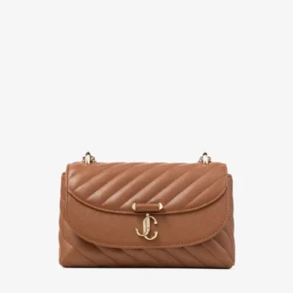 Curve Crossbody Small – Kleine, gesteppte Umhängetasche aus hellbraunem Biker-Leder