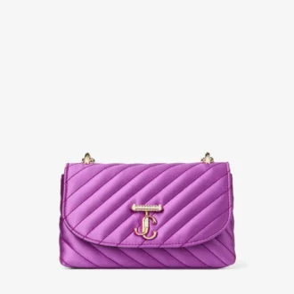 Curve Crossbody Small – Violette Orchidee – Gesteppte Satin-Umhängetasche mit Kristall-JC-Bar