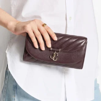 Curve-Geldbörse mit Kette, tiefes Merlot, gestepptes Biker-Leder, Geldbörsenkette