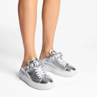 Diamond Sling – Slipper-Sneaker aus silbermetallischem Leder mit Kristallriemen