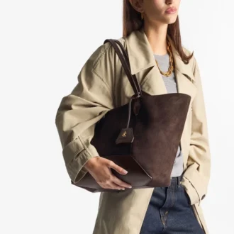 Diamond Tote Medium – Tote-Tasche aus kaffeefarbenem Wildleder
