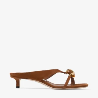 Emeri Stone 35 Sandalen aus hellbraunem Wildleder mit Steindekor