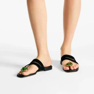 Emeri Stone Flat – Flache Sandalen aus schwarzem und kleeblattfarbenem Wildleder
