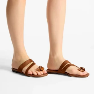 Emeri Stone Flat Sandalen aus hellbraunem und bernsteinfarbenem Wildleder