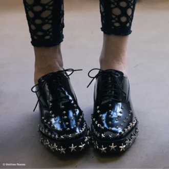 Jimmy Choo Noir Kei Ninomiya Star Schuh – Schwarze Schnürschuhe aus poliertem Kalbsleder mit Sternverzierung