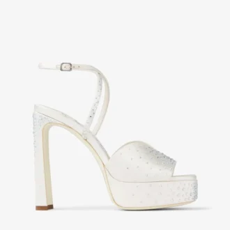 Karli Platform 125 Sandalen aus elfenbeinfarbenem Satin mit Kristallverzierung