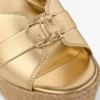 Leda Wedge 100 – Mule mit Keilabsatz aus goldfarbenem Metallic-Nappaleder