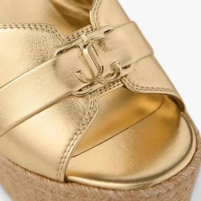 Leda Wedge 100 – Mule mit Keilabsatz aus goldfarbenem Metallic-Nappaleder