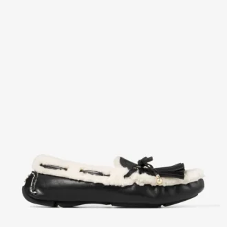 Manon F Schwarze Loafer aus getrommeltem Leder mit Lammfell
