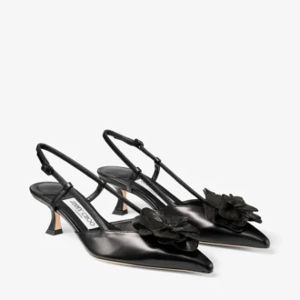 Mimmi Slingback 50 Schwarze Slingbacks aus glänzendem Nappaleder mit Nappa-Spitzen-Corsage