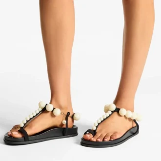 Miro Flache Sandalen aus schwarzem Wildleder mit Perlmuttkugeln