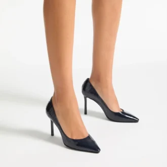 Romy 85 Pumps aus marineblauem Leder mit Krokodilprägung