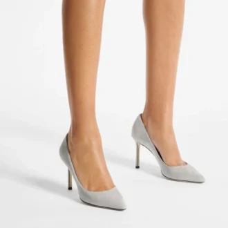 Romy 85 Pumps aus taubefarbenem Wildleder