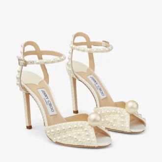 Sacora 100 Weiße Satinsandalen mit durchgehender Perlenverzierung