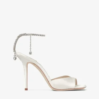 Saeda Sandal 100 Sandalen aus elfenbeinfarbenem Satin mit Kristallverzierung