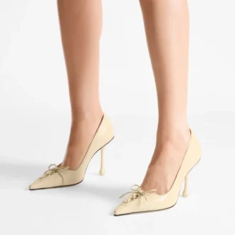 Scarlett 95 Pumps aus buttermilchfarbenem Leder mit Elaphe-Print