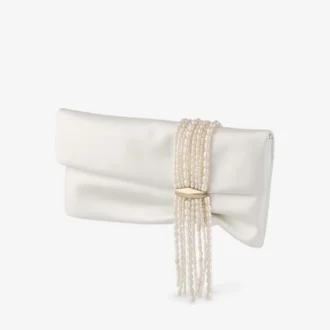 Zandra Clutch aus elfenbeinfarbenem Satin