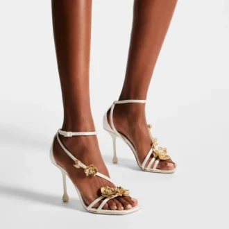 Zea 95 Sandalen aus elfenbeinfarbenem Satin mit Blumenverzierung
